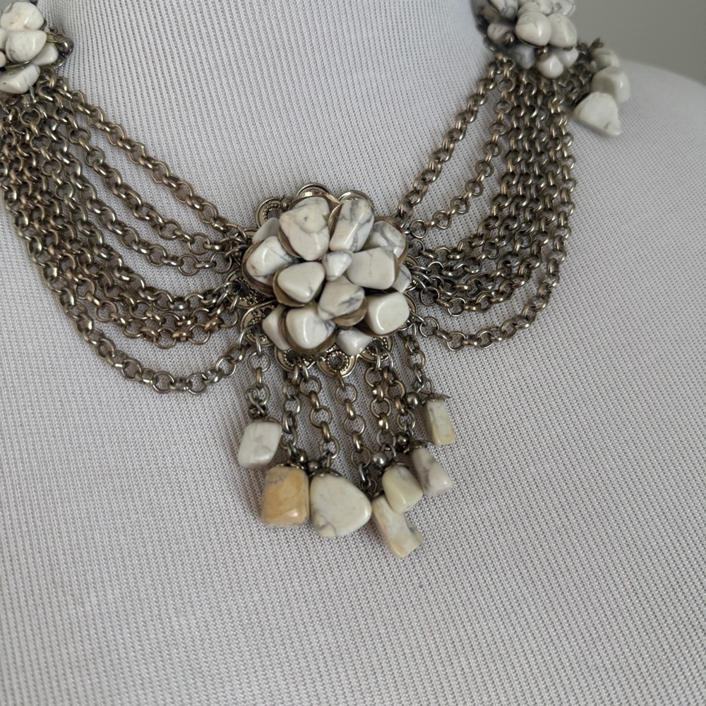 Chic Chunky Statement Necklace - Picture 2 of 4